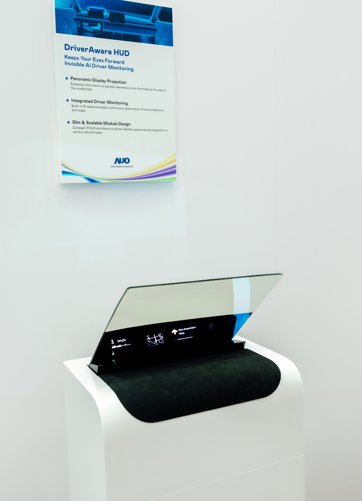 DriverAware HUD结合抬头显示器与隐藏式红外线摄影机，将车速、导航及警示讯息投影于挡风玻璃上，完美对齐驾驶目不离路的视线，同时，透过AI 监控驾驶注意力以提升安全性。